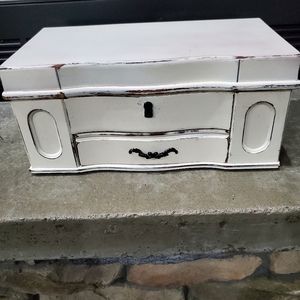 Vintage distressed Farmhouse Rustic jewelry box